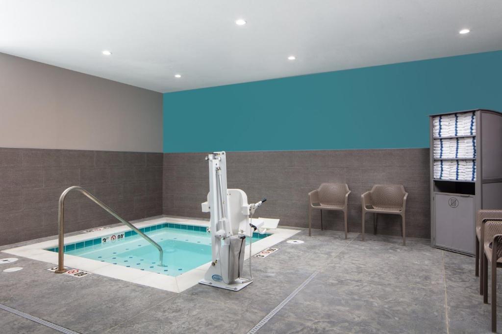 Bazén v ubytování avid hotel Wenatchee by IHG nebo v jeho okolí