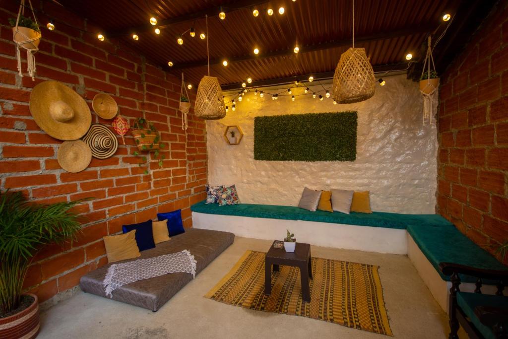 Uma televisão e/ou sistema de entretenimento em Spring Hostel