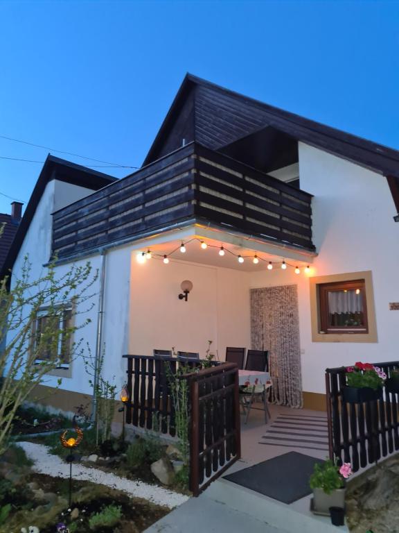 Fotografie z fotogalerie ubytování Ferienhaus Janine ruhig gelegen mit grossem Garten und WIFI v destinaci Balatonberény