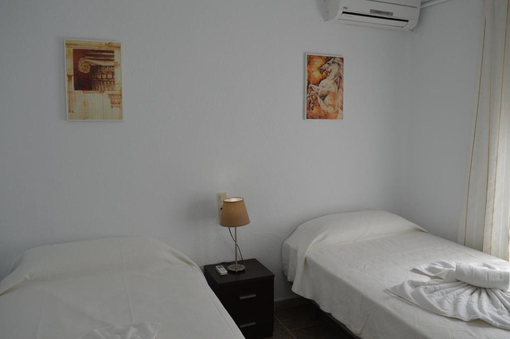 Nuevo Hotel Capitolio - Family Room With Shared Bathroom