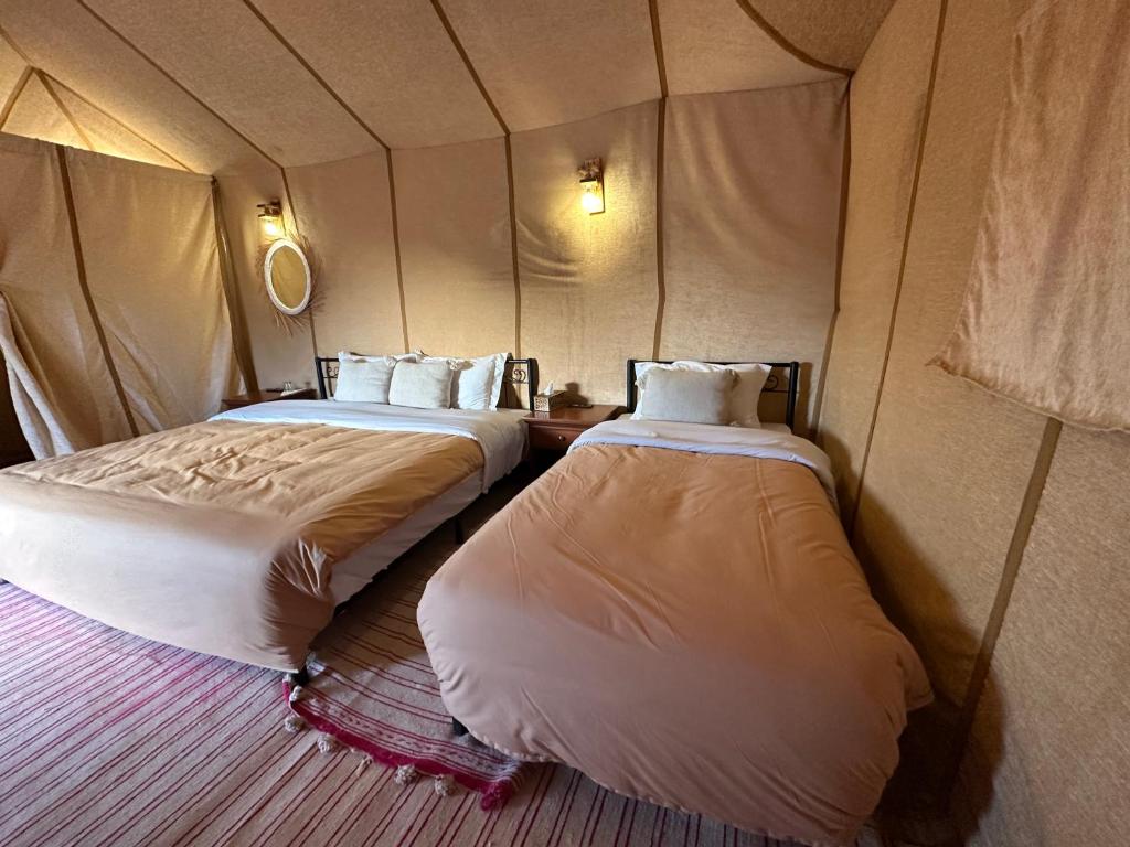 Postel nebo postele na pokoji v ubytování Original Desert Camp