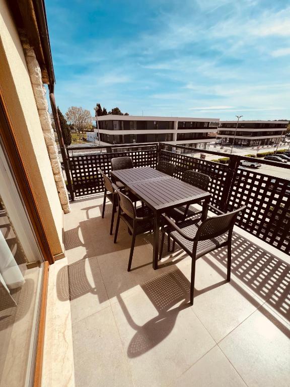 A balcony or terrace at Apartman Bijeca - Medulin