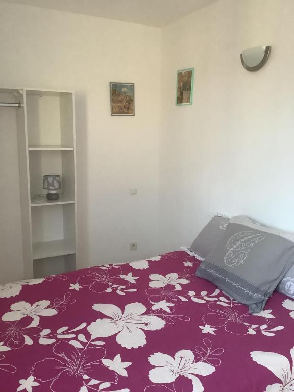 Postel nebo postele na pokoji v ubytování Gites de Lyse avec Jacuzzi