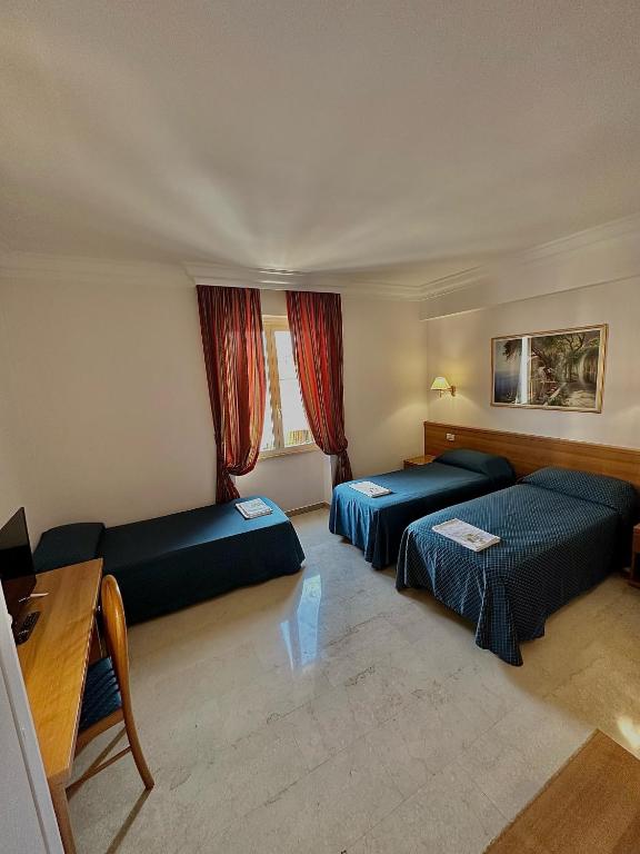 Hotel Principe Di Piemonte - Triple Room