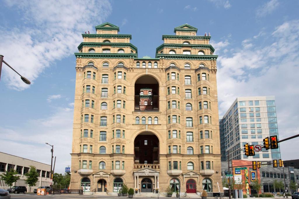 Apartment The Divine Lorraine, Philadelphia, PA
