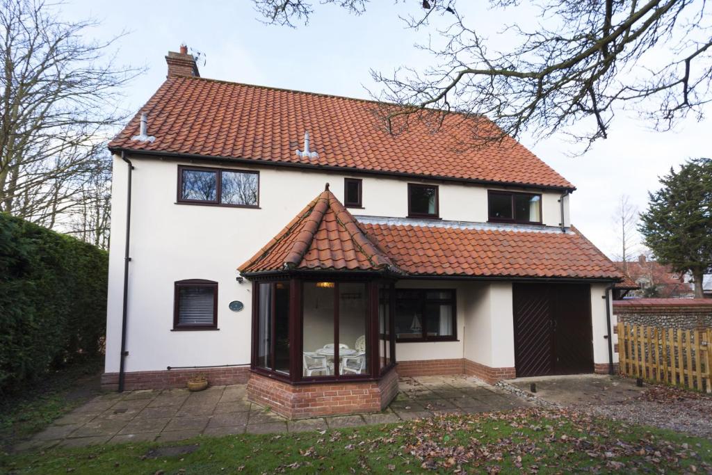 a white house with a red roof at Burnham A in Blakeney