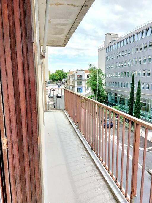 a balcony of a building with a view of a street at Lumineux T5 en centre ville in Angoulême