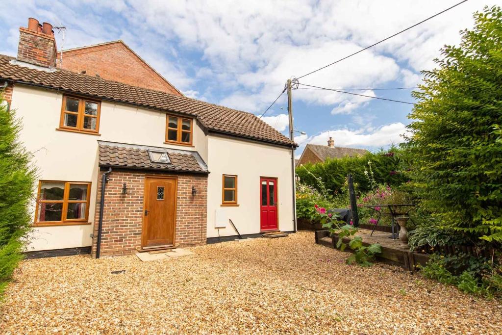 Manor Road Cottage, Dersingham (updated prices 2024)