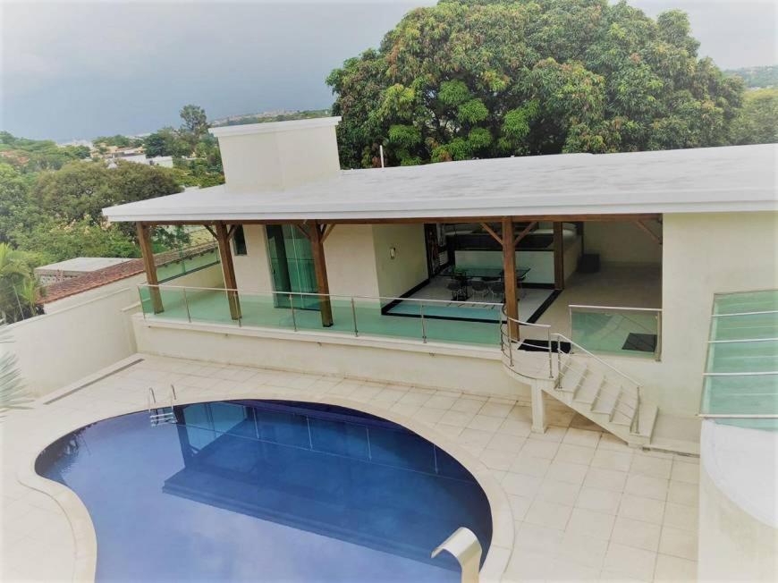 a house with a swimming pool on the roof at Casa Branca in Belo Horizonte