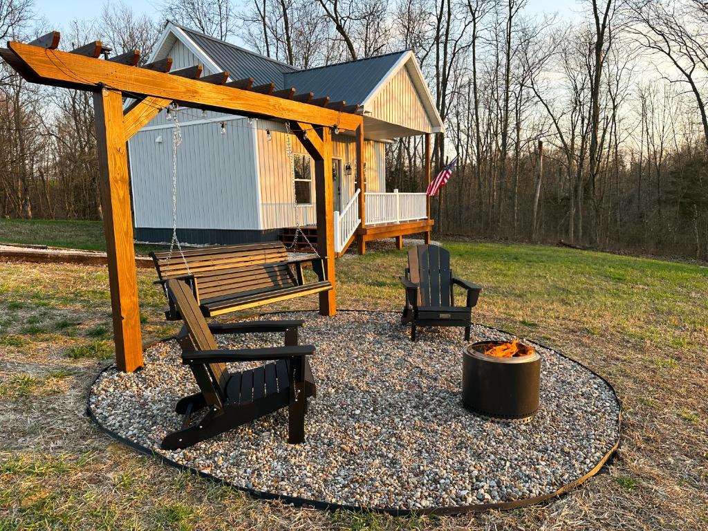 New Tiny Home on 250 Acre Dairy Farm Near Ark - Casa De Una Habitación