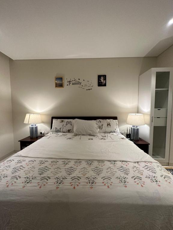 Postel nebo postele na pokoji v ubytování Hawana Salalah luxury 1BR TH with private pool
