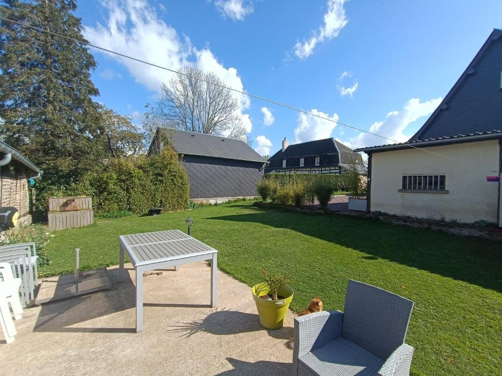 Vonkajšia záhrada v ubytovaní Gîte au calme en Normandie, Forêt de Lyons