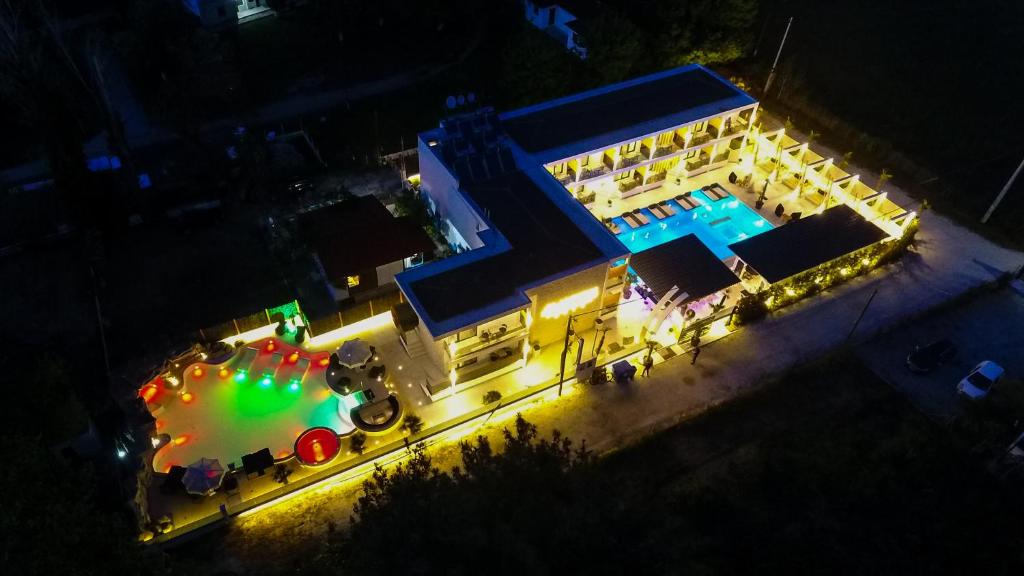 una vista aérea de un edificio con piscina por la noche en Avaton Luxury Resort and Spa Access the Enigma - Adults Only & Kids 14 Plus- en Asprovalta