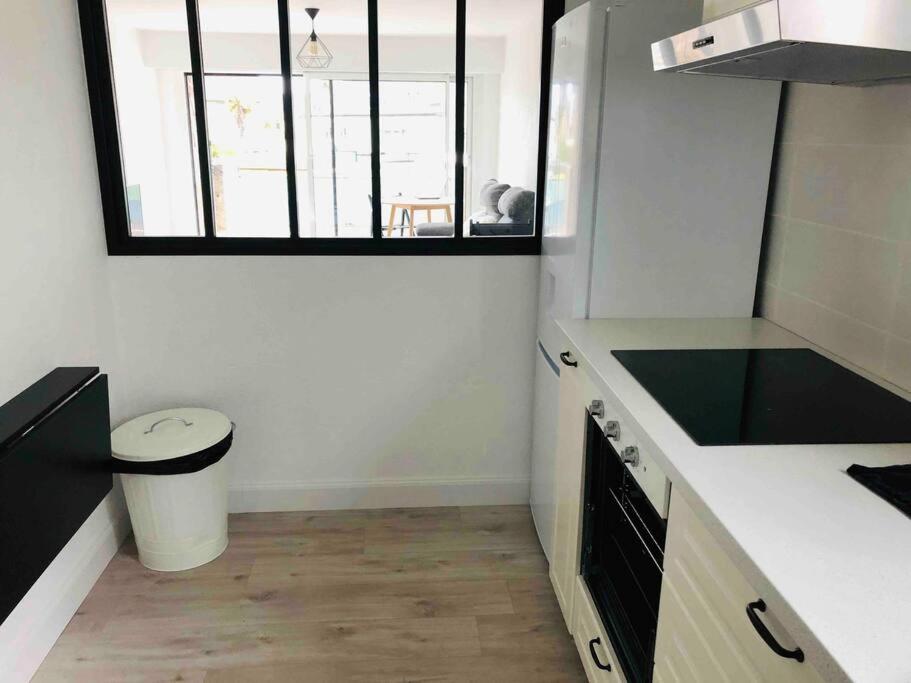 Kuchyňa alebo kuchynka v ubytovaní Grand studio 43m2 port de Perros Guirec