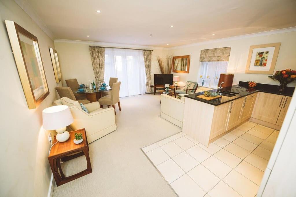 Private Large ApartmentCentral Leatherhead, Leatherhead (updated