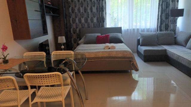 Posedenie v ubytovaní CHERRY APARTAMENT W ŚCISŁYM CENTRUM