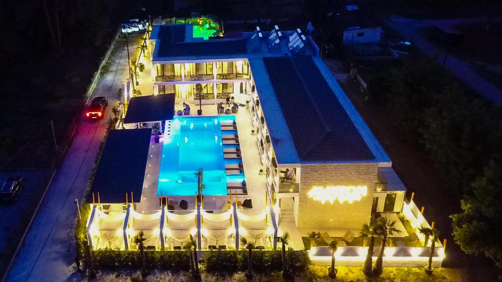 Bazén v ubytování Avaton Luxury Resort and Spa Access the Enigma - Adults Only & Kids 14 Plus- nebo v jeho okolí