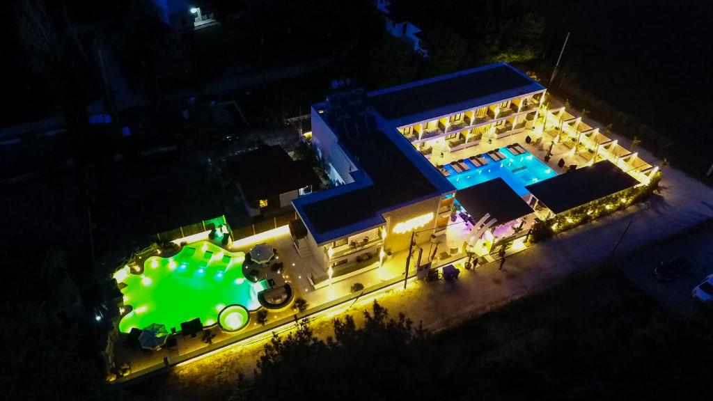 Bazén v ubytování Avaton Luxury Resort and Spa Access the Enigma - Adults Only & Kids 14 Plus- nebo v jeho okolí