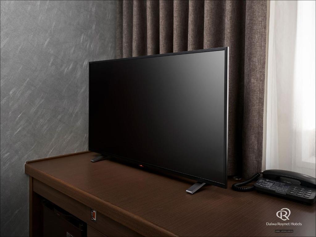 TV a/nebo společenská místnost v ubytování Daiwa Roynet Hotel Yokohama Kannai