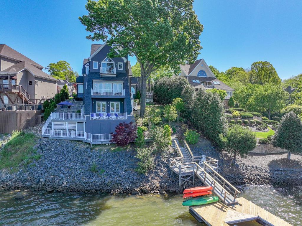 Lake Wylie Gray Waterfront luxury home with sweeping views, Charlotte