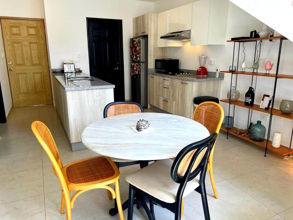 Kuchyň nebo kuchyňský kout v ubytování Excelente Casa en Zona de Cerritos en Frente a Alberca - Azul Pacífico I