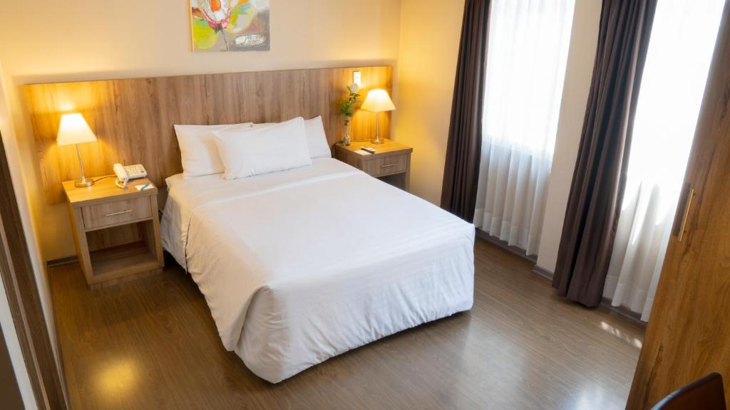 Postel nebo postele na pokoji v ubytování Fenix Hotel