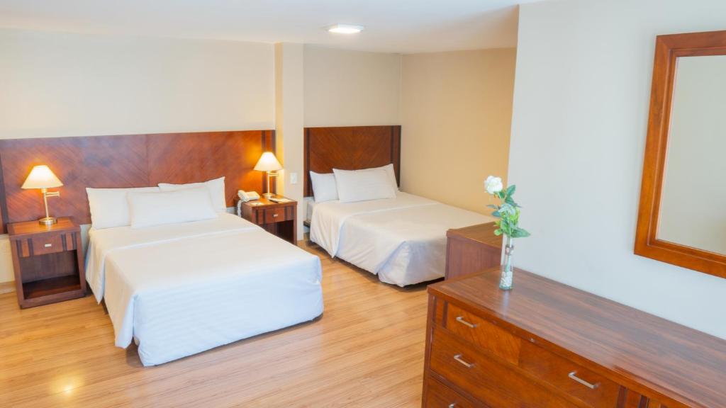Postel nebo postele na pokoji v ubytování Fenix Hotel
