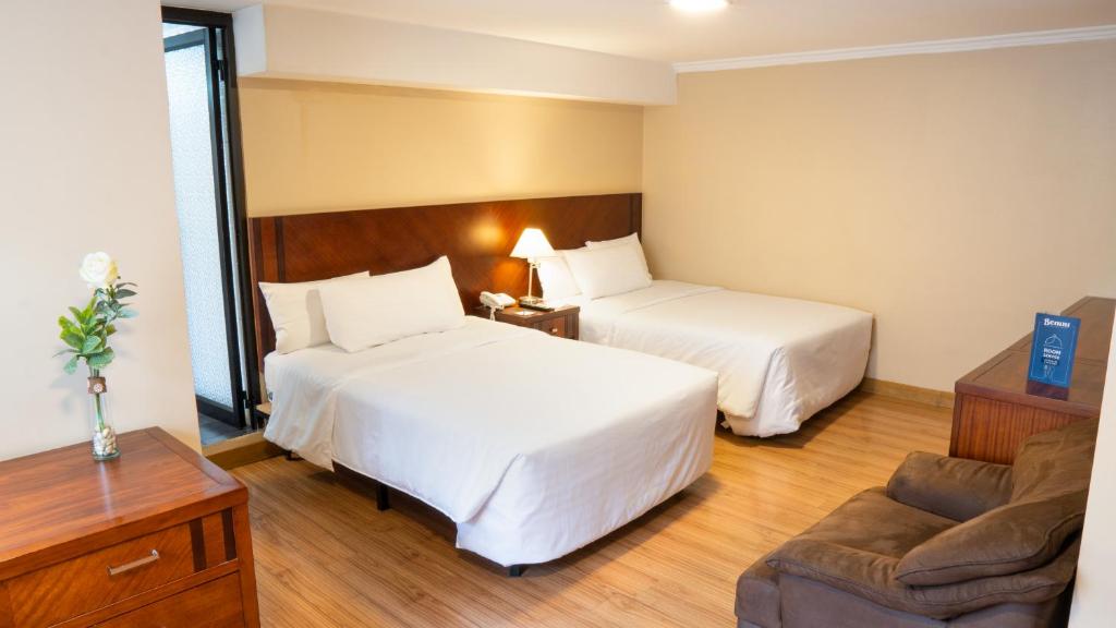 Postel nebo postele na pokoji v ubytování Fenix Hotel