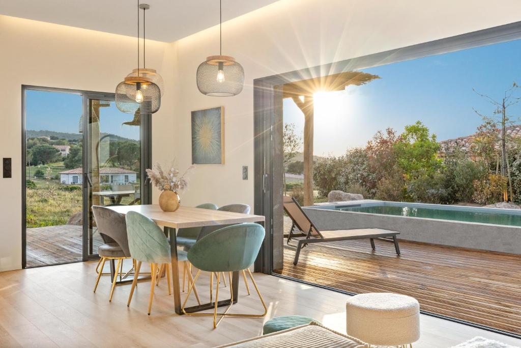 Posedenie v ubytovaní Villa Nivalaggia avec piscine à 15-20min de Porto-Vecchio et de Bonifacio, sunsets sur les champs