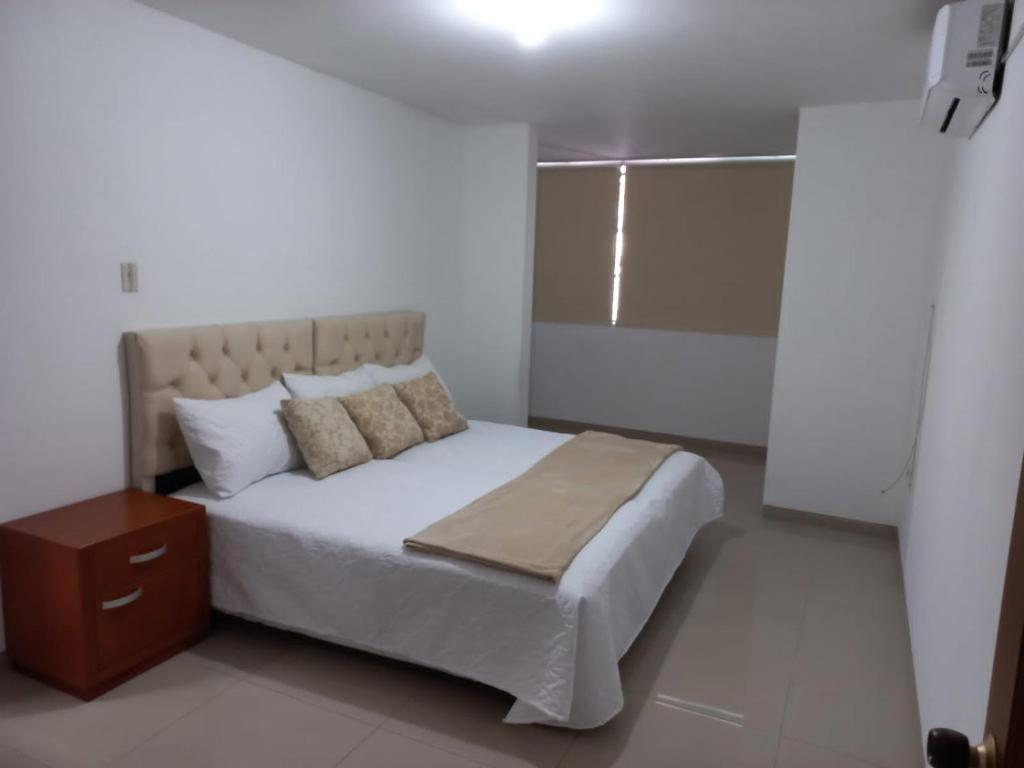 Katil atau katil-katil dalam bilik di Apartamento amplio y cómodo al norte de valledupar