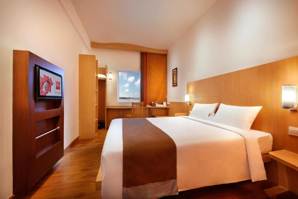 Postel nebo postele na pokoji v ubytování Ibis Bali Kuta