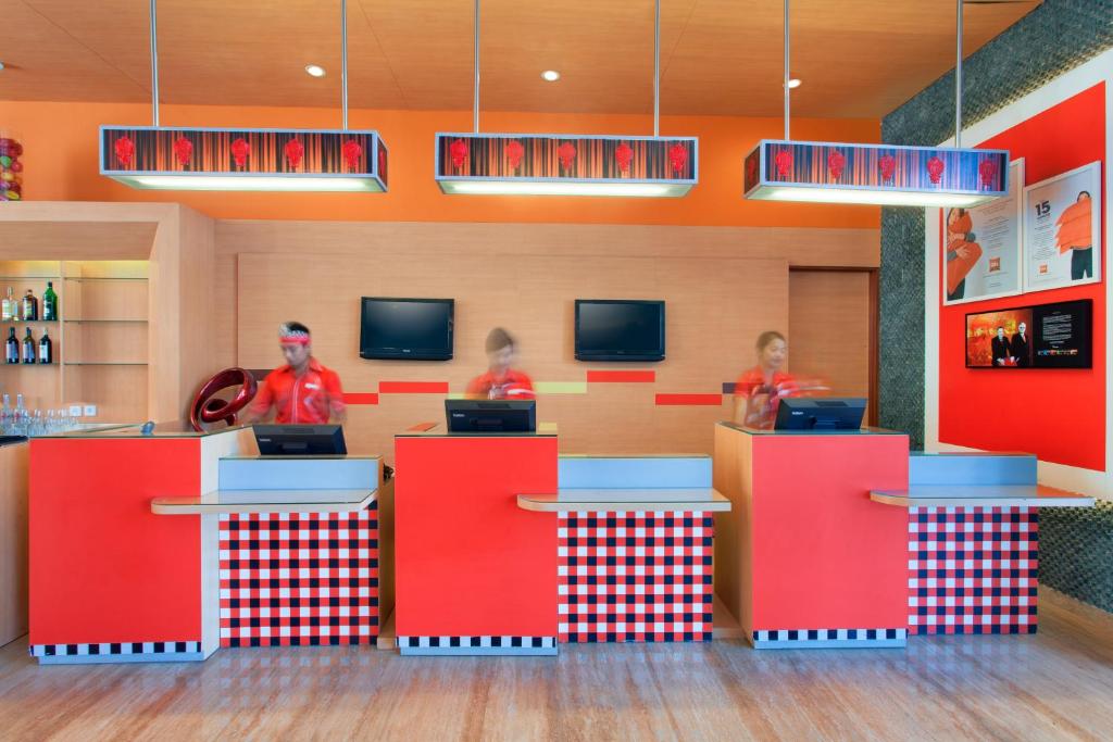TV a/nebo společenská místnost v ubytování Ibis Bali Kuta
