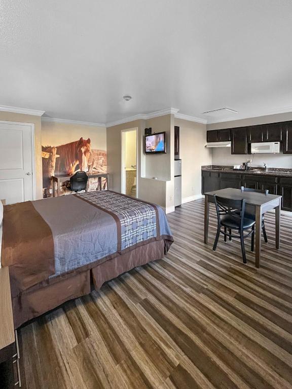 Rodeo Lodge - Superior Queen Room