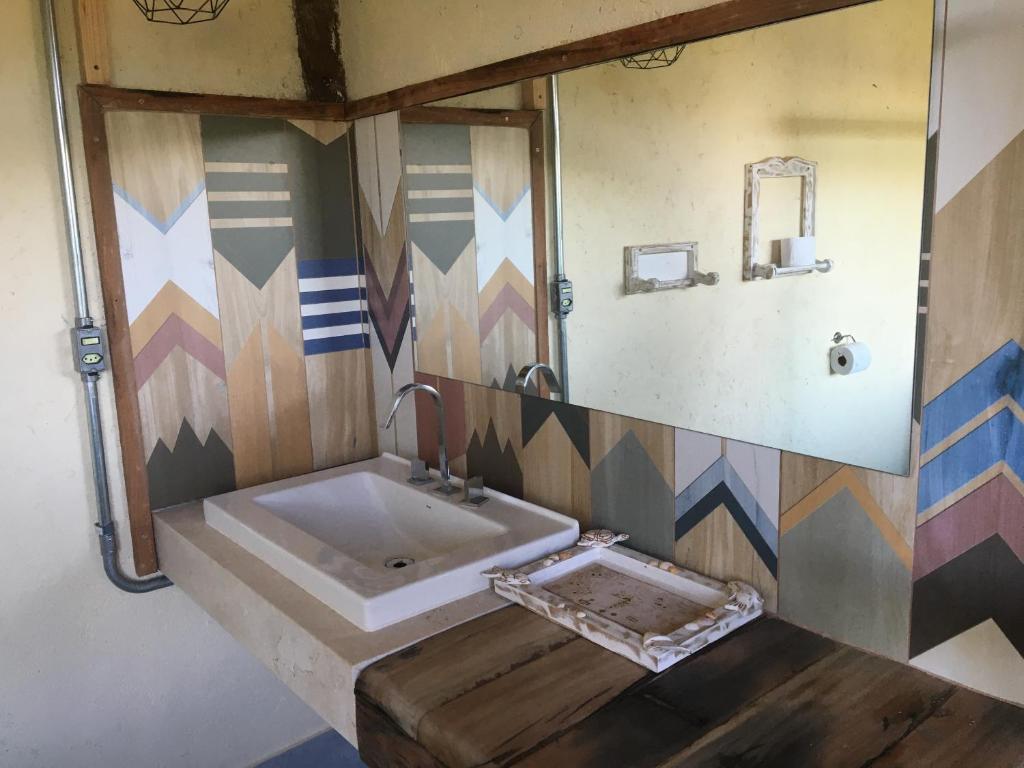 a bathroom with a sink and a mirror at Casas da Paty in Santana do Riacho