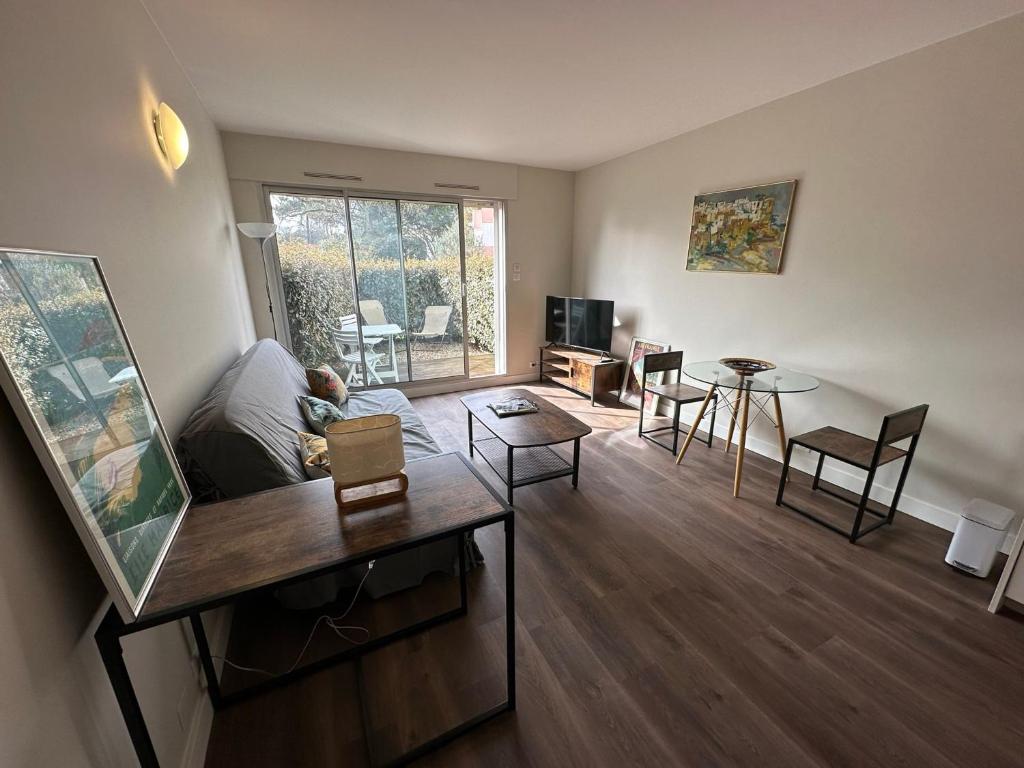 Posezení v ubytování Studio cosy à 150m de la Plage de Nauzan avec jardin privatif et parking, Vaux-sur-Mer - FR-1-550-52
