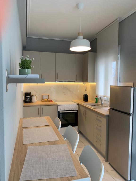 White elephant second floor apartment, Volos (updated prices 2025) - 7