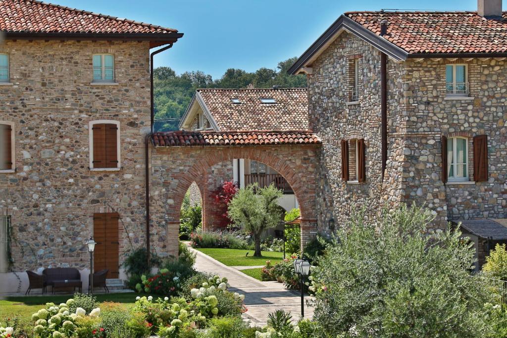 Ogród w obiekcie Garda Residence San Vigilio Golf