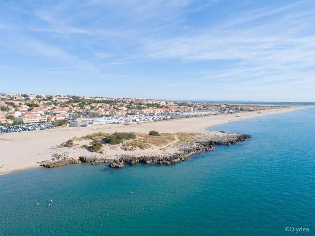 A bird's-eye view of St Pierre la Mer maison 3 chambres 6 couchages