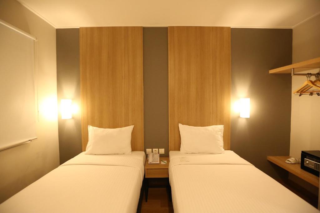Postel nebo postele na pokoji v ubytování Hotel Citradream Bandung