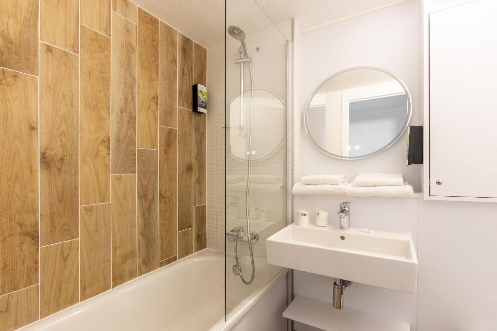 Sure Hotel by Best Western Plaisir - Standard Double Room