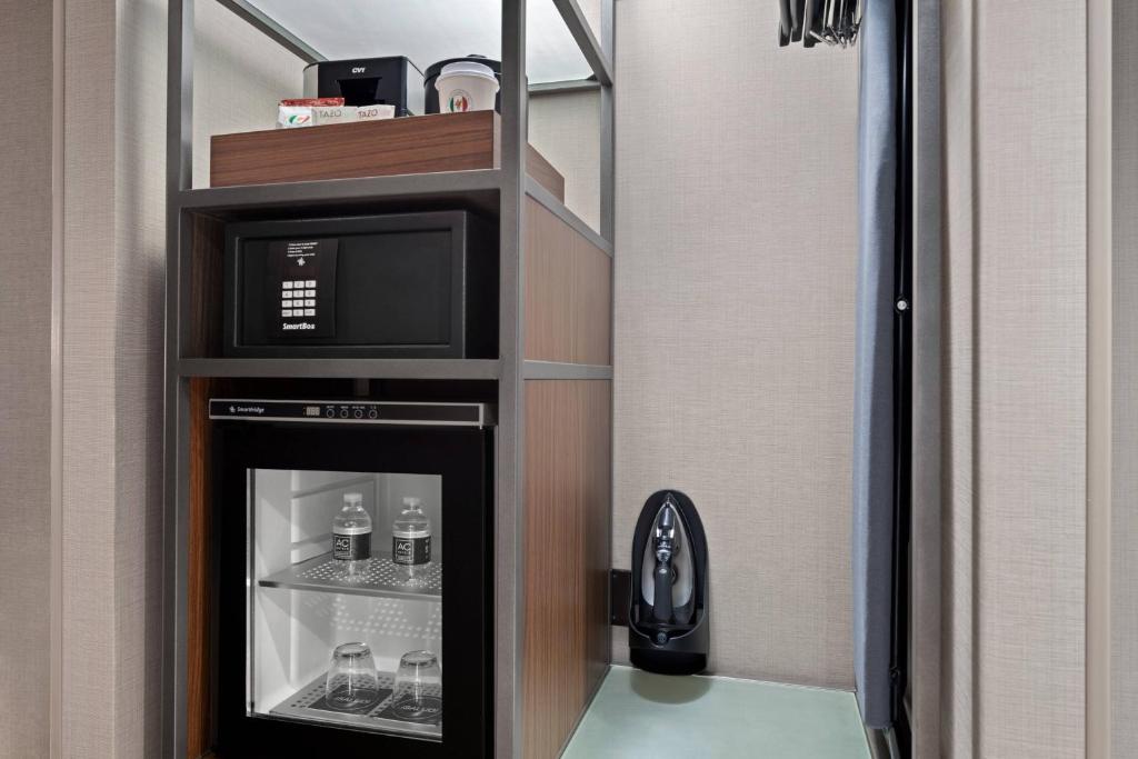 هتل AC توسط Marriott New York Downtown, آژانس هواپیمایی آسمان سپید