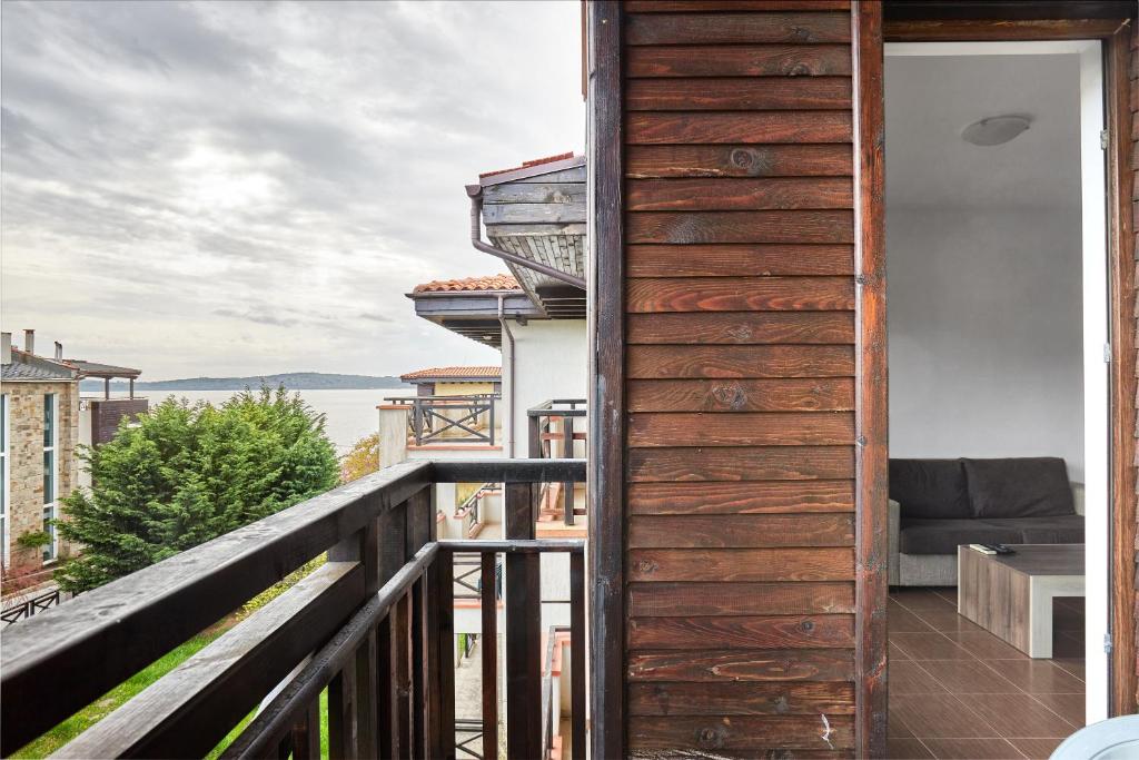 ~Chervenka Beach~ 2BD Flat with Balcony