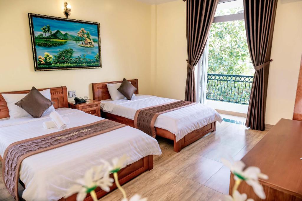 Orchid Riverside Villa - Triple Room With Balcony