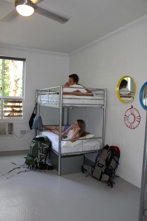 Postel nebo postele na pokoji v ubytování Port Douglas Backpackers