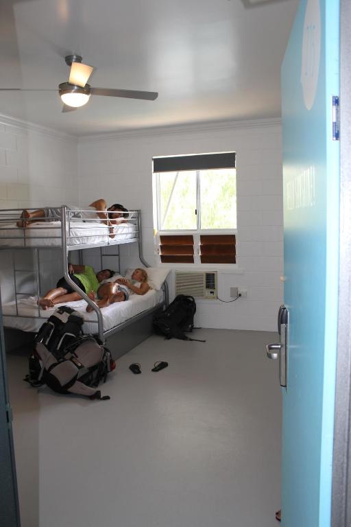 Postel nebo postele na pokoji v ubytování Port Douglas Backpackers