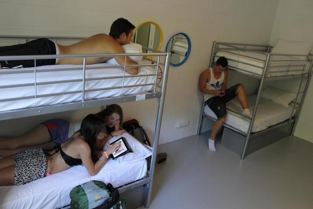 Palanda nebo palandy na pokoji v ubytování Port Douglas Backpackers