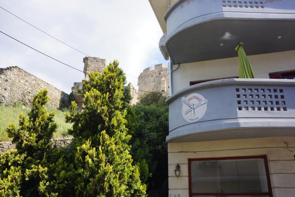 Nespecifikovaný výhled na hory nebo výhled na hory při pohledu z hostelu