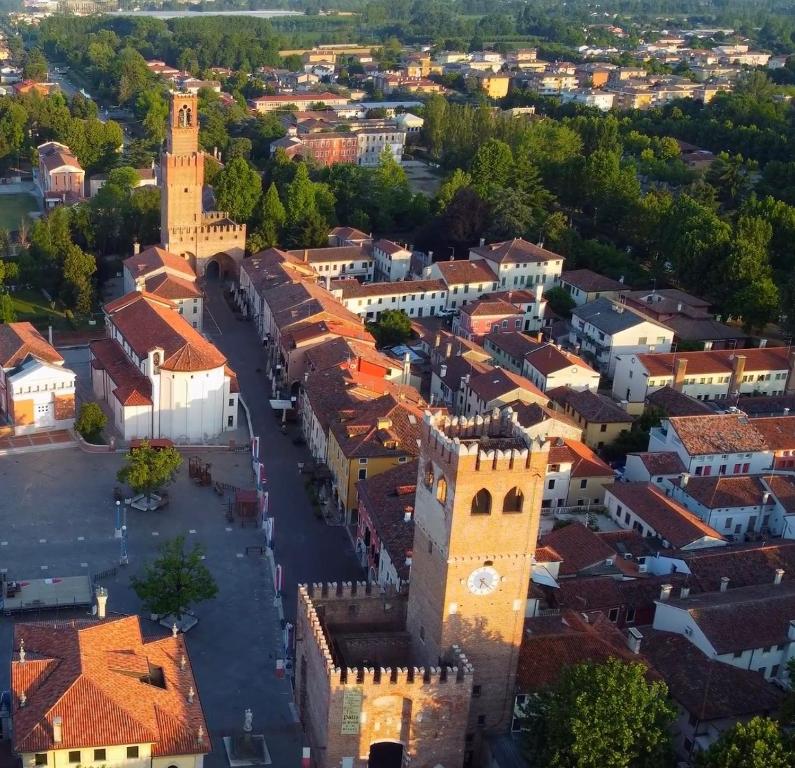 Nespecifikovaný výhled na destinaci Noale nebo výhled na město při pohledu z prázdninového domu