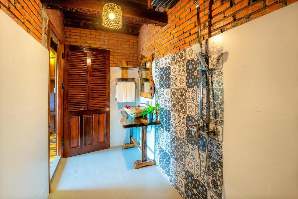 Kuchyň nebo kuchyňský kout v ubytování Eco Wooden villa Hoi An