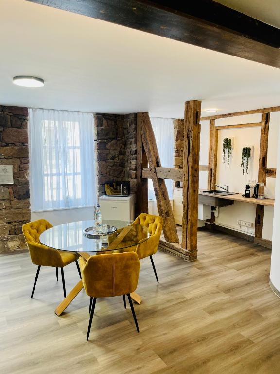 Kuchyň nebo kuchyňský kout v ubytování Hotel am Schloss
